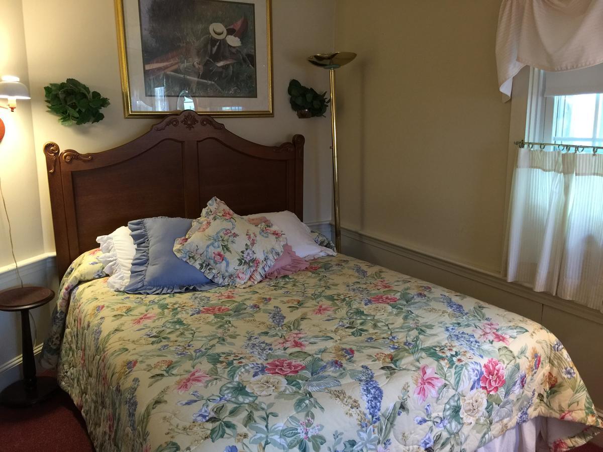 Motel The House &