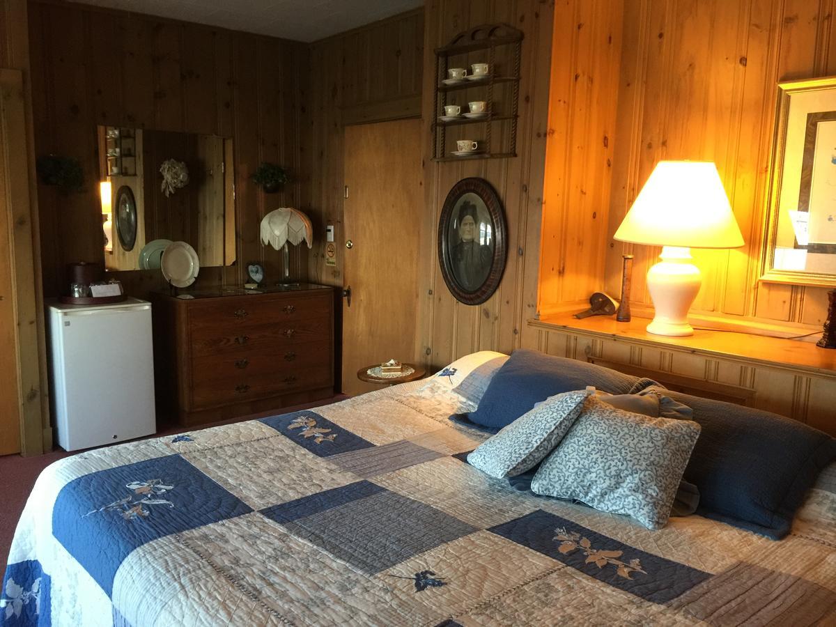 Motel The House &